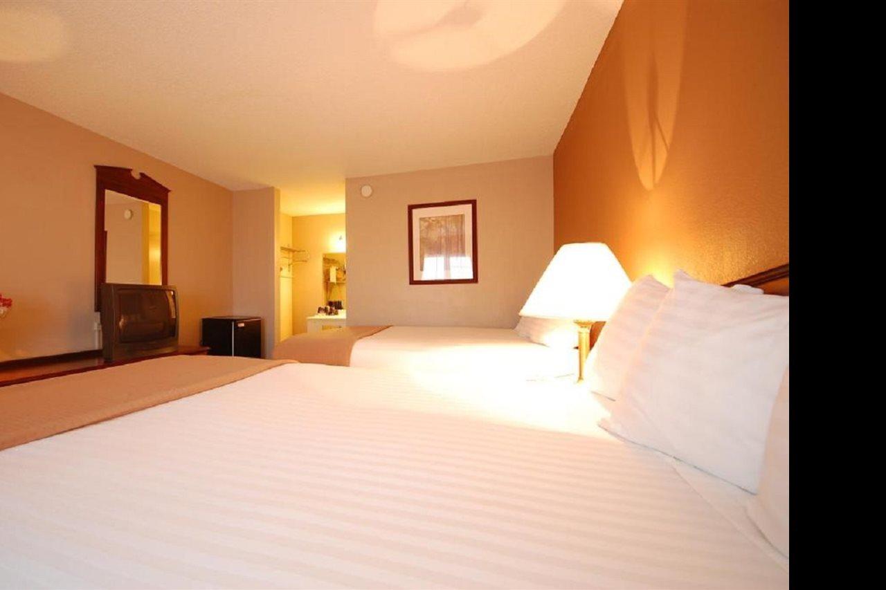 Magnuson Hotel Red Baron Garden City Dış mekan fotoğraf