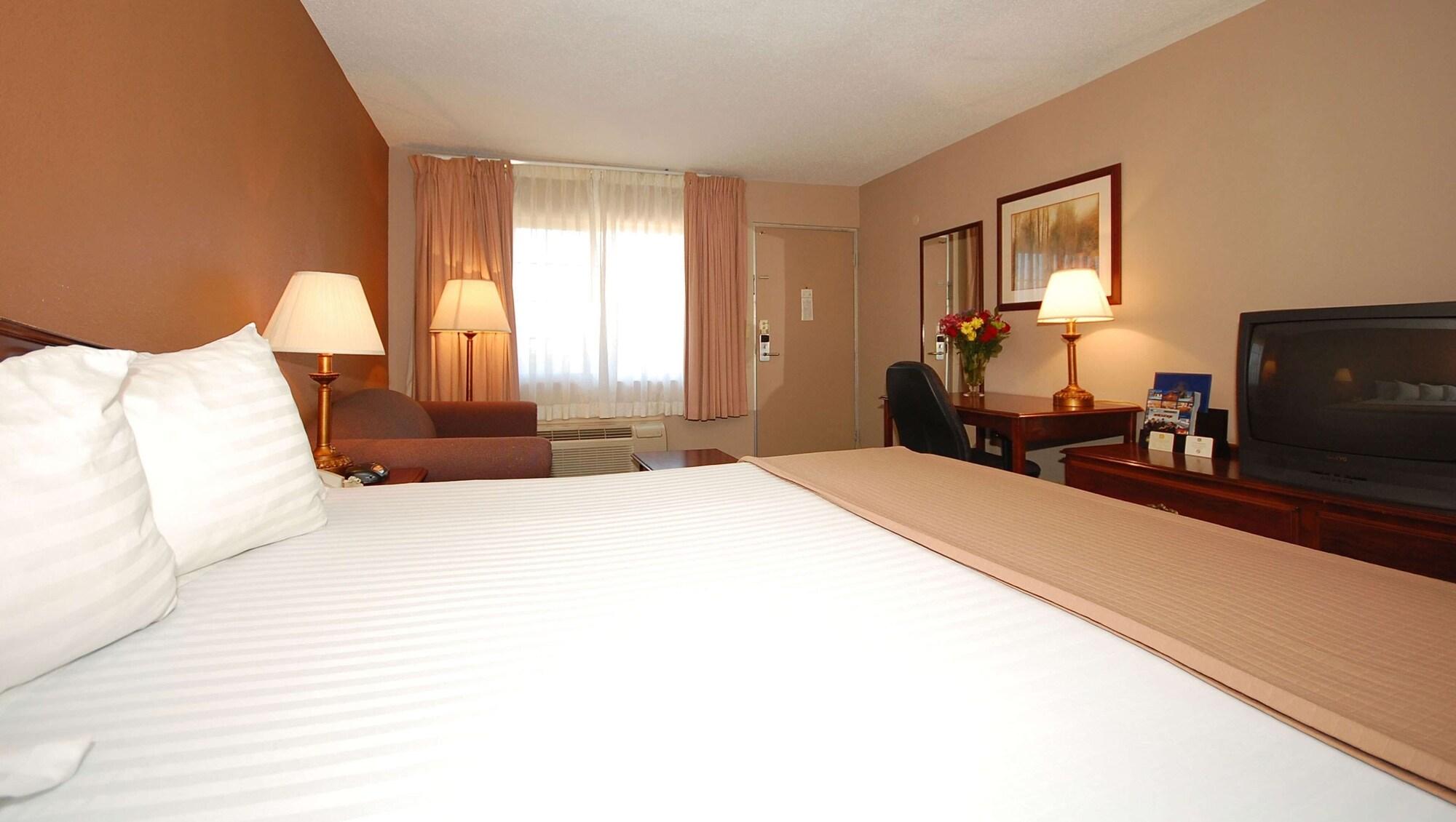 Magnuson Hotel Red Baron Garden City Dış mekan fotoğraf