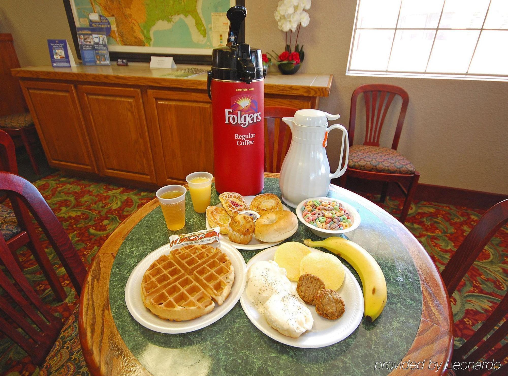 Magnuson Hotel Red Baron Garden City Restoran fotoğraf