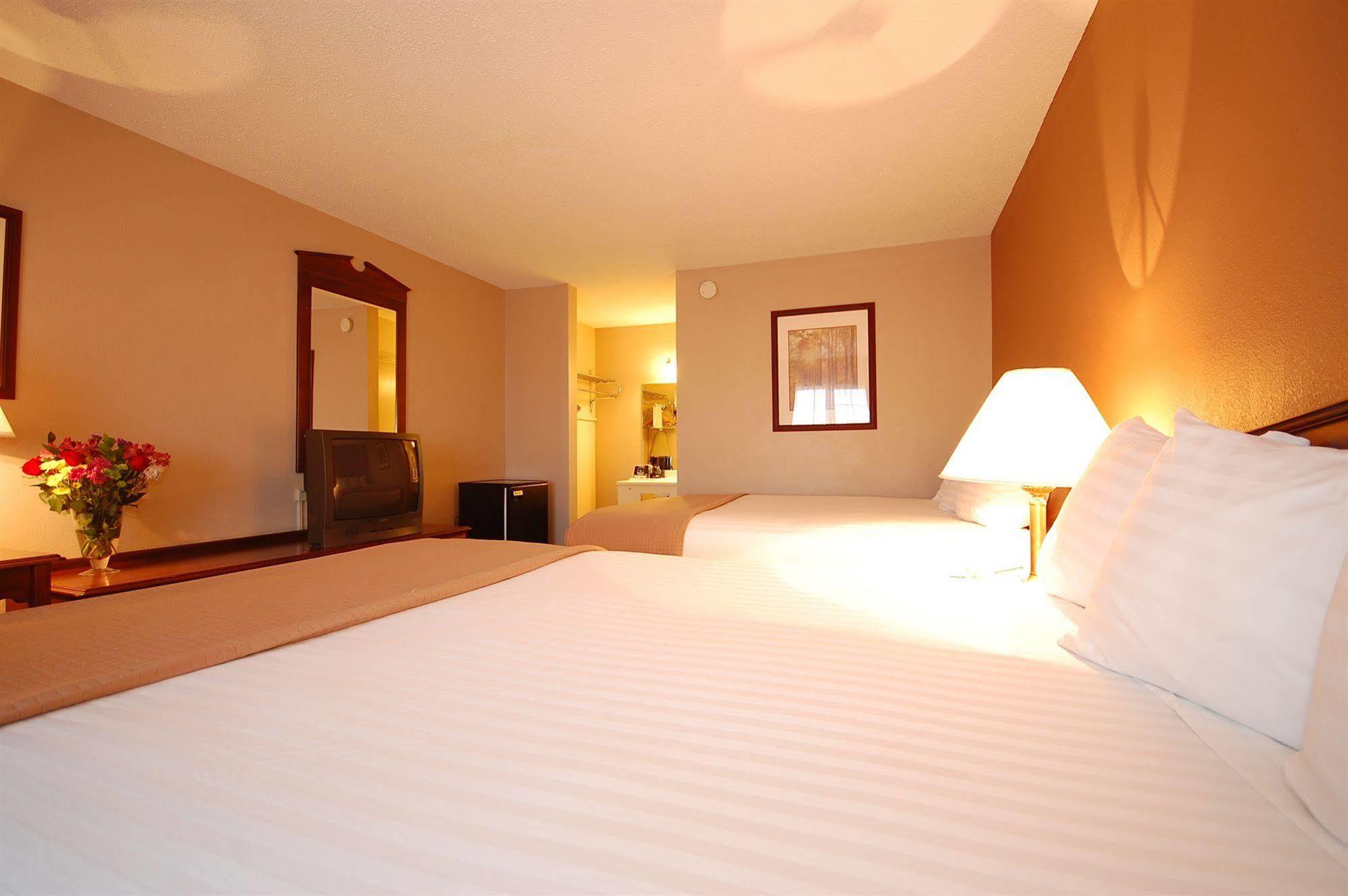 Magnuson Hotel Red Baron Garden City Dış mekan fotoğraf