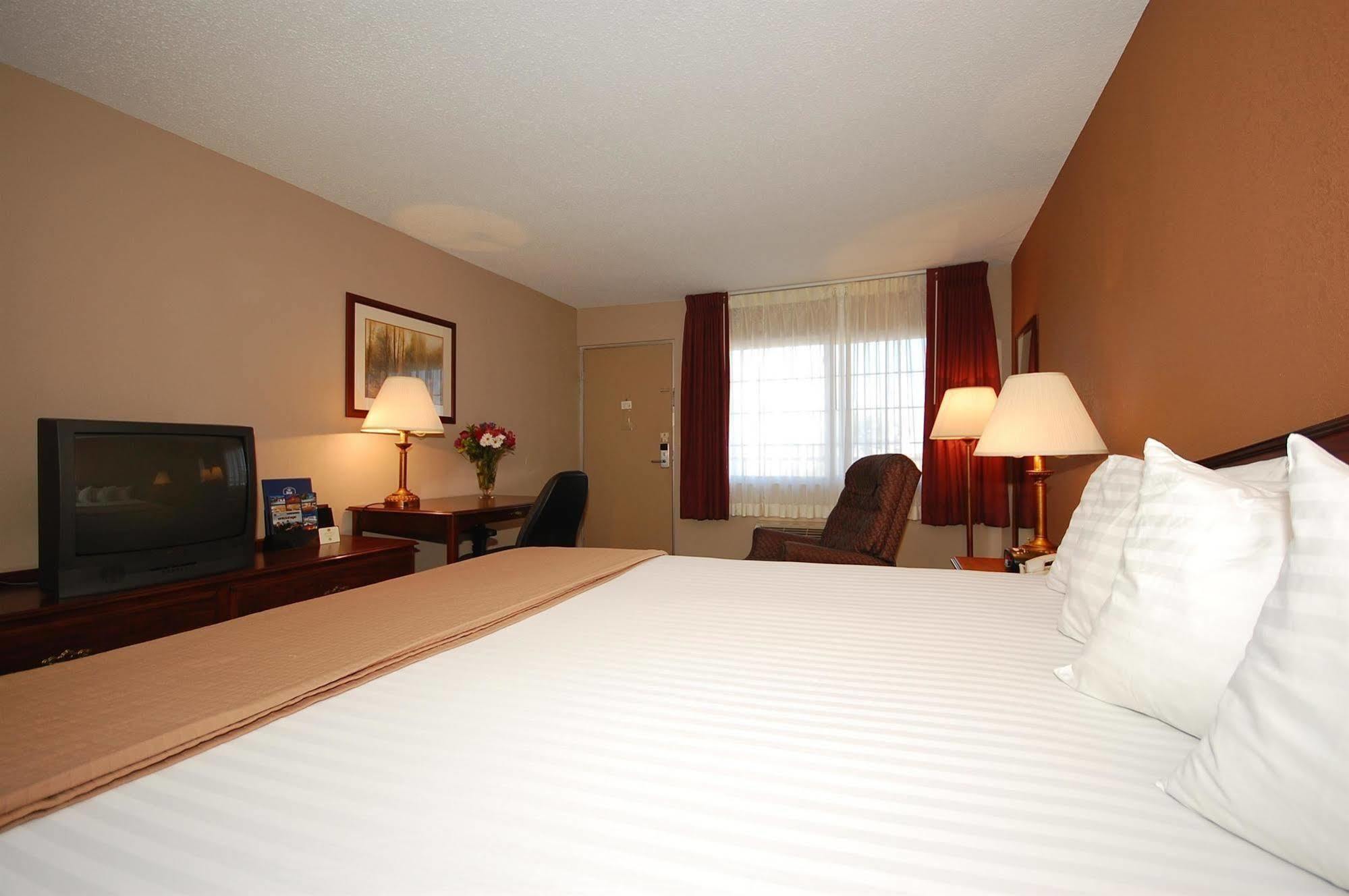 Magnuson Hotel Red Baron Garden City Oda fotoğraf