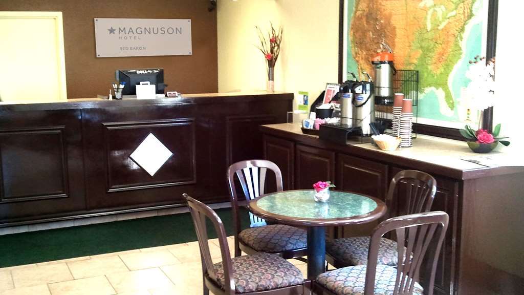 Magnuson Hotel Red Baron Garden City İç mekan fotoğraf